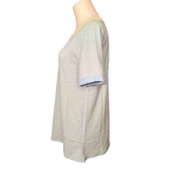 BiBi Gray and Cream Fitted Short Sleeve Tee - Picture 4 of 11